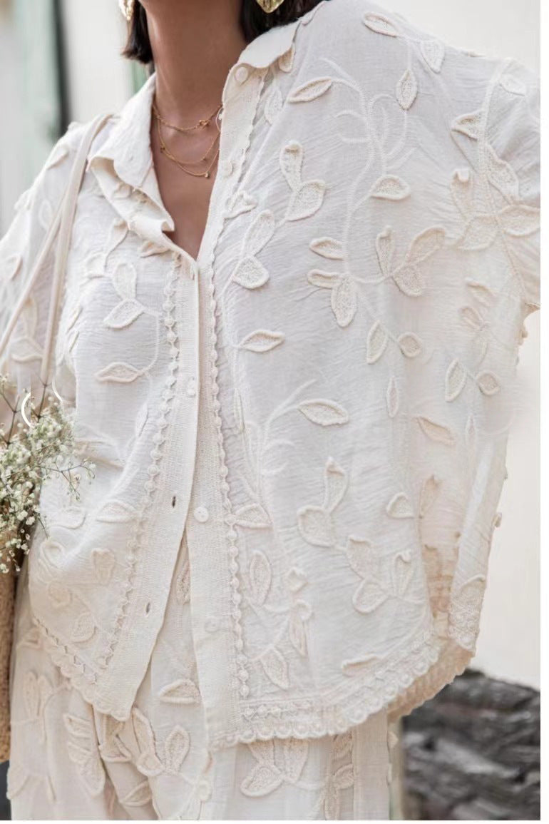 Damenblus med fin broderi och luftig passform Mirla-Eva Jonsson