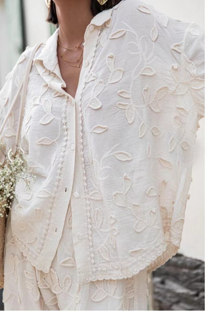 Damenblus med fin broderi och luftig passform Mirla-Eva Jonsson