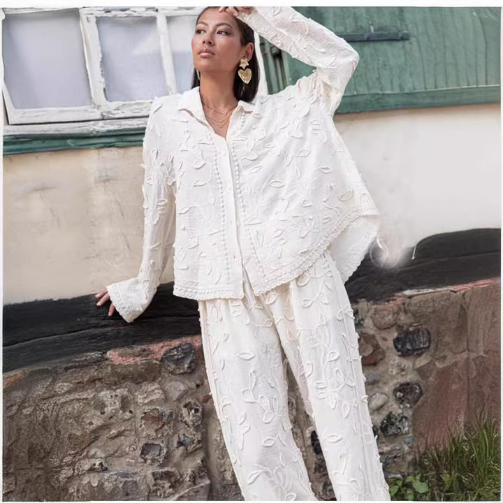 Damenblus med fin broderi och luftig passform Mirla-Eva Jonsson