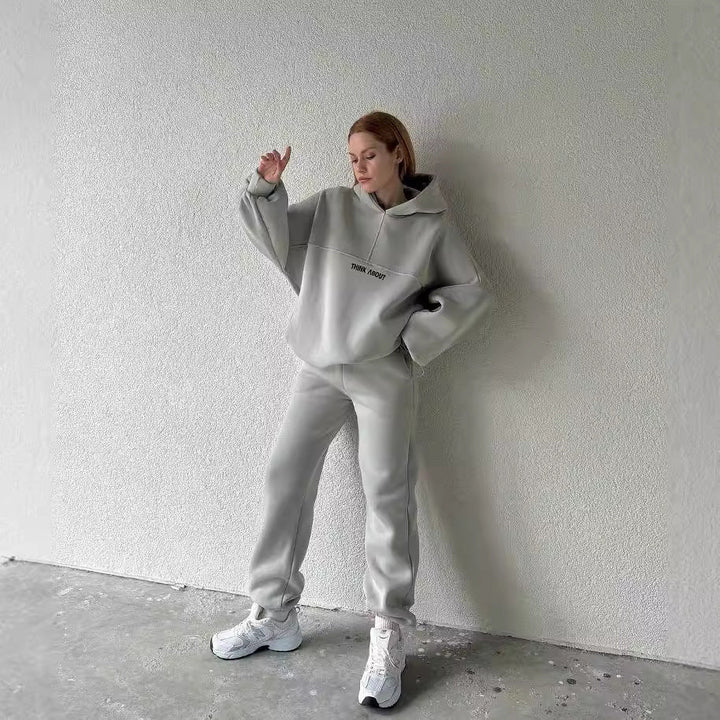 Damens Bekväm Hoodie med Lösen Skärning och Praktiska Kängurufickor Mirla-Eva Jonsson