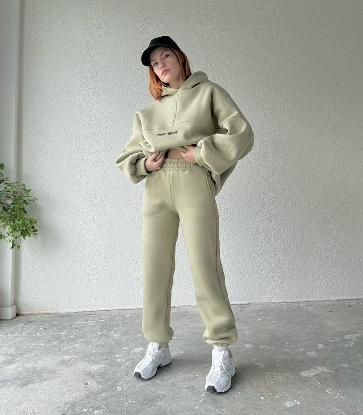 Damens Bekväm Hoodie med Lösen Skärning och Praktiska Kängurufickor Mirla-Eva Jonsson