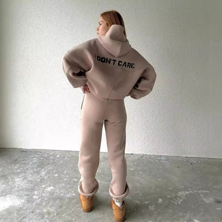Damens Bekväm Hoodie med Lösen Skärning och Praktiska Kängurufickor Mirla-Eva Jonsson