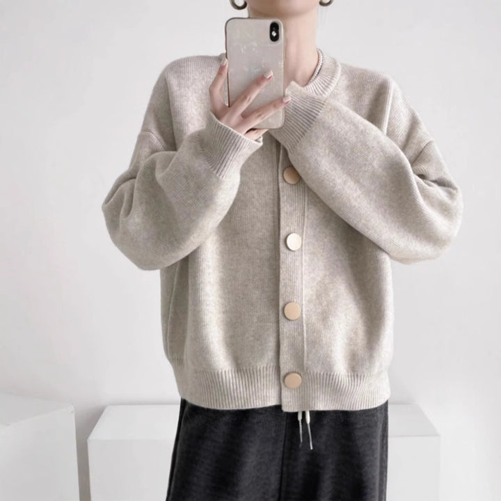 Damens Cardigan med Bekväm Passform och Eleganta Knapppdetaljer Eva Jonsson-Eva Jonsson