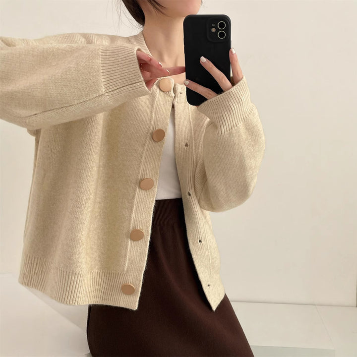 Damens Cardigan med Bekväm Passform och Eleganta Knapppdetaljer Eva Jonsson-Eva Jonsson