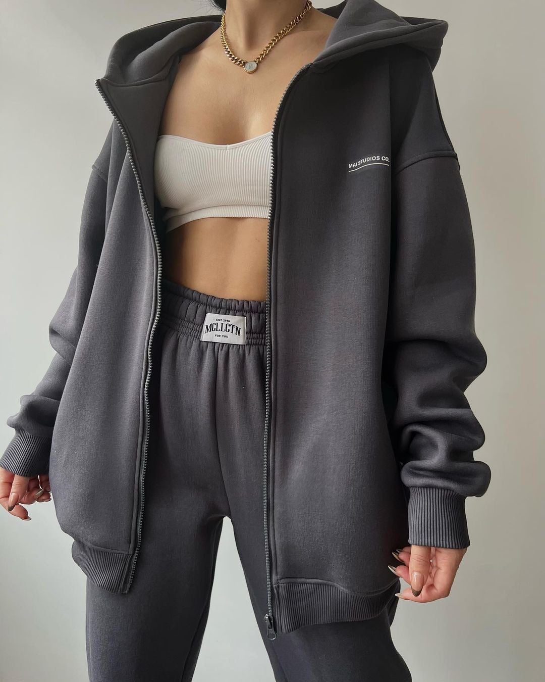 Damens Casual Oversized Hoodie med Hel dragkedja och Praktiska Kängurufickor Mirla-Eva Jonsson