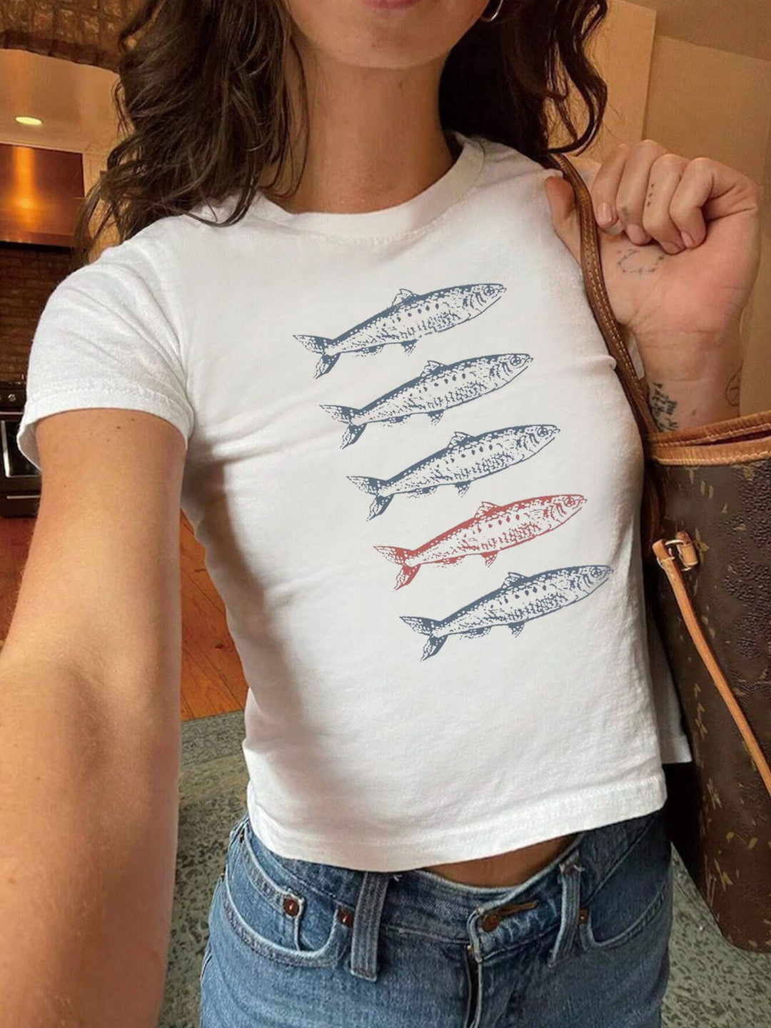 Damens Crop-T-shirt med konstnärligt statementtryck Mirla-Eva Jonsson