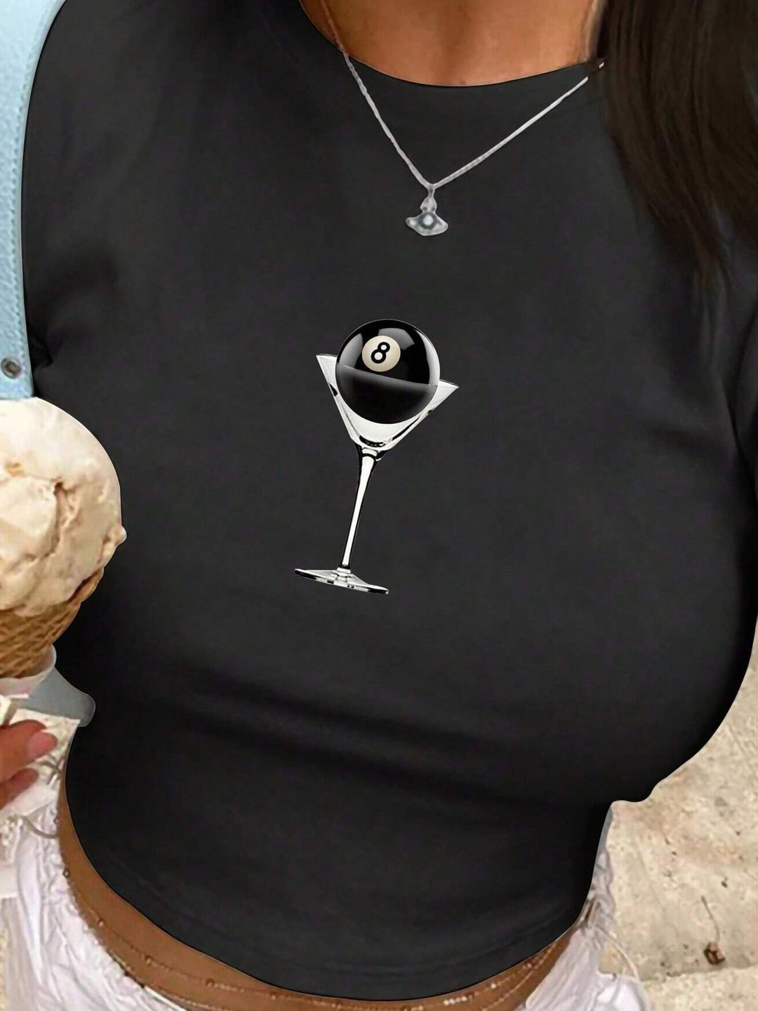 Damens Crop-T-shirt med konstnärligt statementtryck Mirla-Eva Jonsson