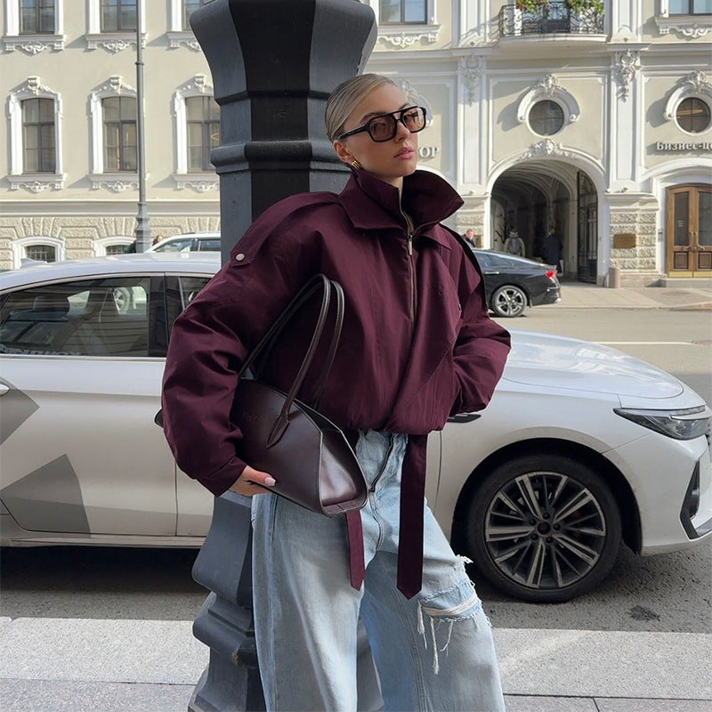 Damens Fashionabel övergångsjacka med hög krage och midjebälte Mirla-Eva Jonsson