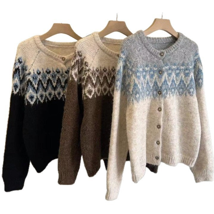 Damens Grobstrick Cardigan med Geometriskt Fair-Isle-Mönster och Elegant Knapplist Mirla-Eva Jonsson
