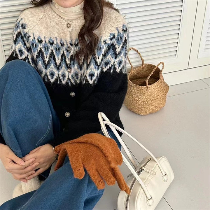 Damens Grobstrick Cardigan med Geometriskt Fair-Isle-Mönster och Elegant Knapplist Mirla-Eva Jonsson