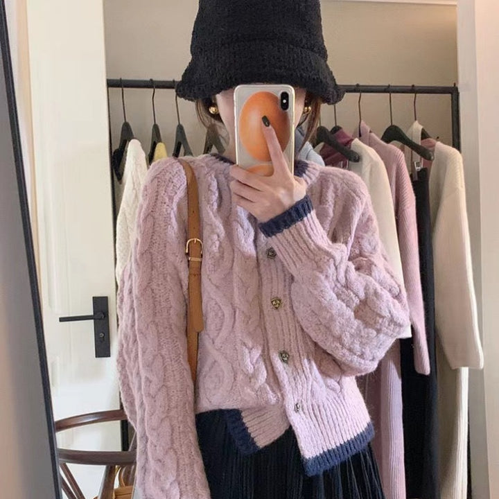 Damens Grovstickad Cardigan med Elegant Flätmönster Mirla-Eva Jonsson
