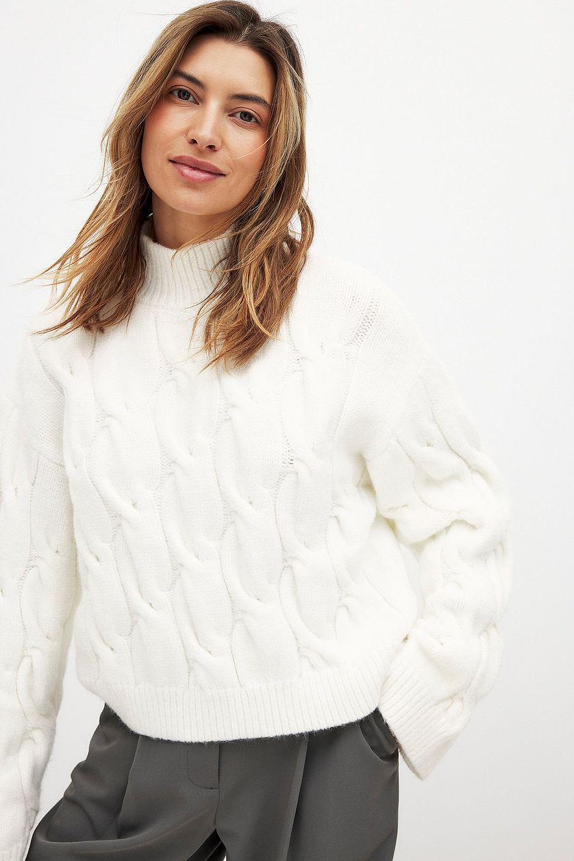 Damens Grovstickad tröja med hög krage och romantisk flätdesign Eva Jonsson-Eva Jonsson