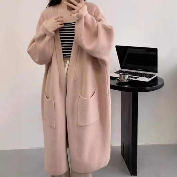 Damens Lång Oversized Stickad cardigan med praktiska fickor och breda ärmar Eva Jonsson-Eva Jonsson