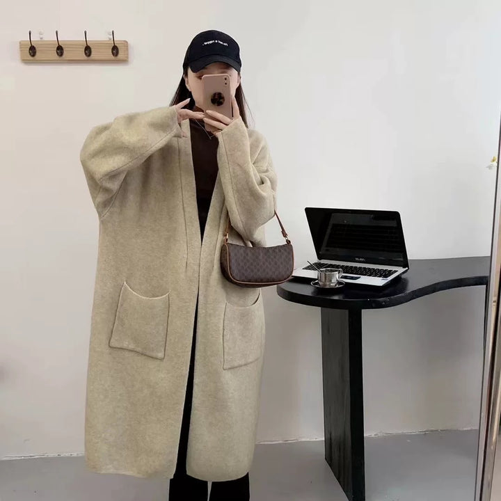 Damens Lång Oversized Stickad cardigan med praktiska fickor och breda ärmar Eva Jonsson-Eva Jonsson