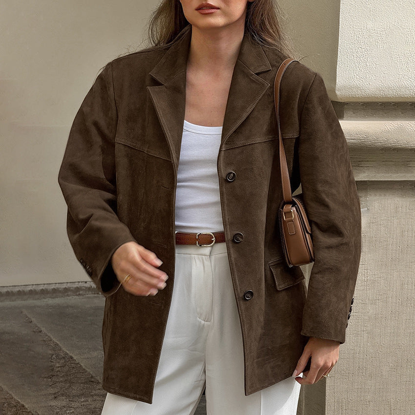 Damens Mode Suedejacka i oversized skärning med klassisk krage och praktiska fickor Mirla-Eva Jonsson