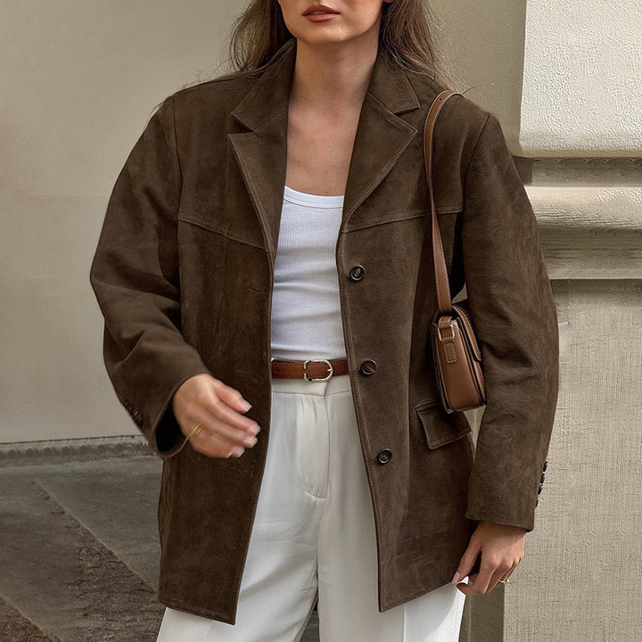 Damens Mode Suedejacka i oversized skärning med klassisk krage och praktiska fickor Mirla-Eva Jonsson