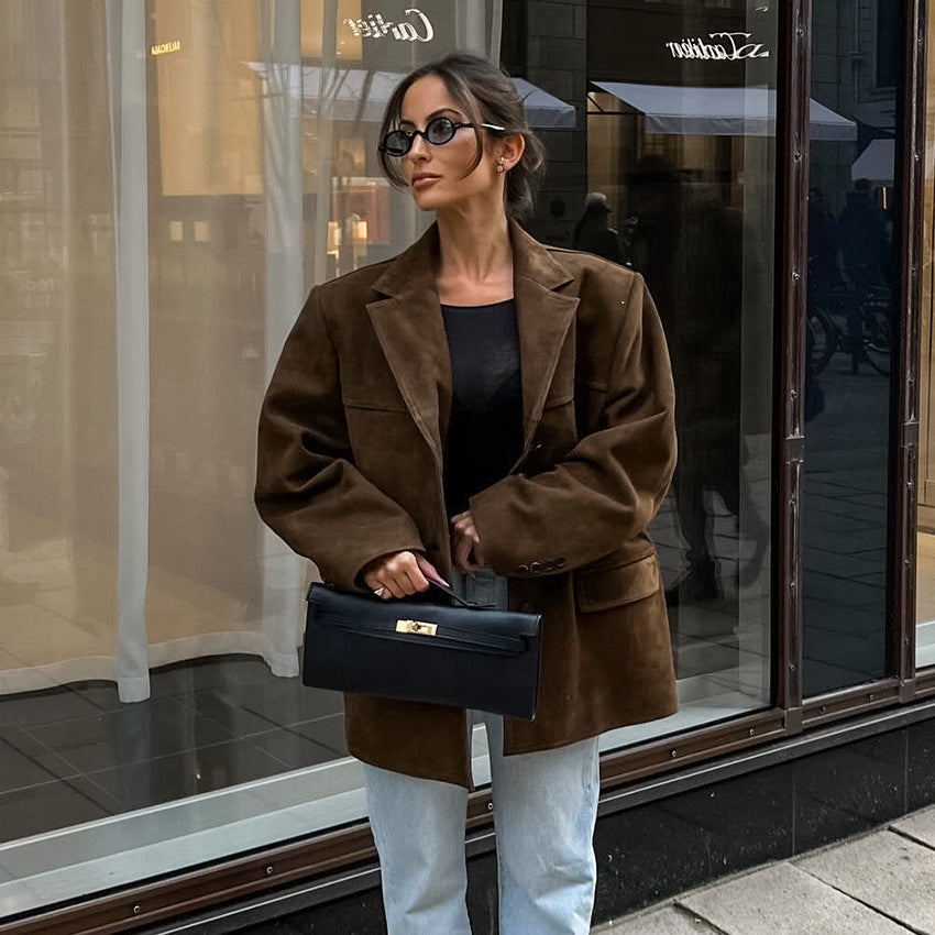 Damens Mode Suedejacka i oversized skärning med klassisk krage och praktiska fickor Mirla-Eva Jonsson