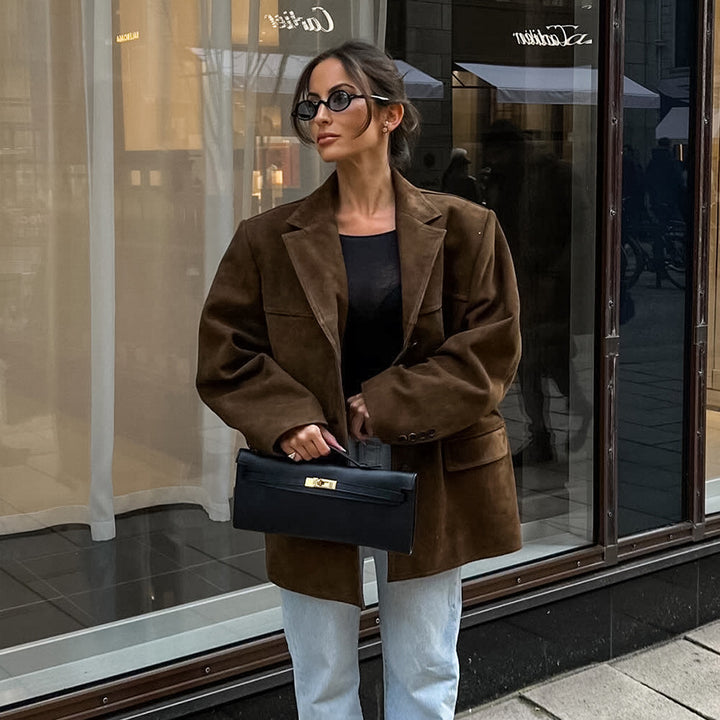 Damens Mode Suedejacka i oversized skärning med klassisk krage och praktiska fickor Mirla-Eva Jonsson