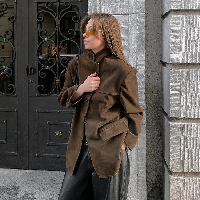 Damens Mode Suedejacka i oversized skärning med klassisk krage och praktiska fickor Mirla-Eva Jonsson