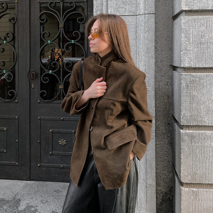 Damens Mode Suedejacka i oversized skärning med klassisk krage och praktiska fickor Mirla-Eva Jonsson
