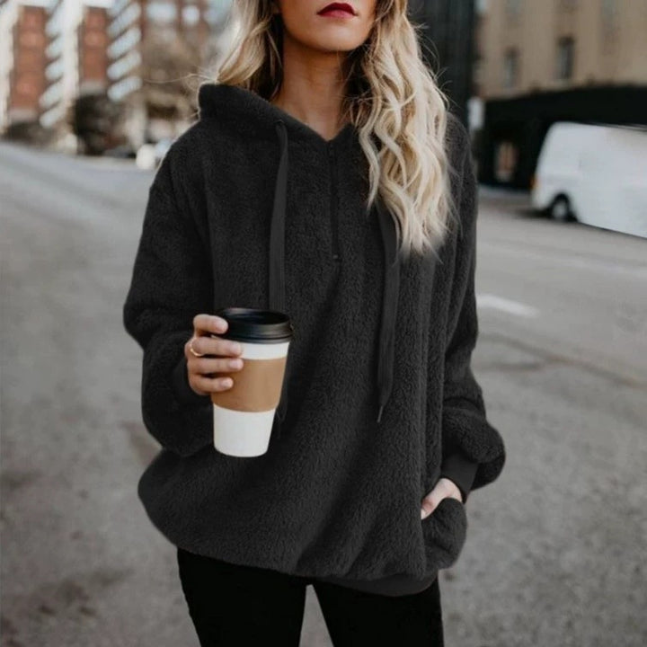 Damens Oversized Fleece Hoodie med bekväma fickor och dragsko Mirla-Eva Jonsson