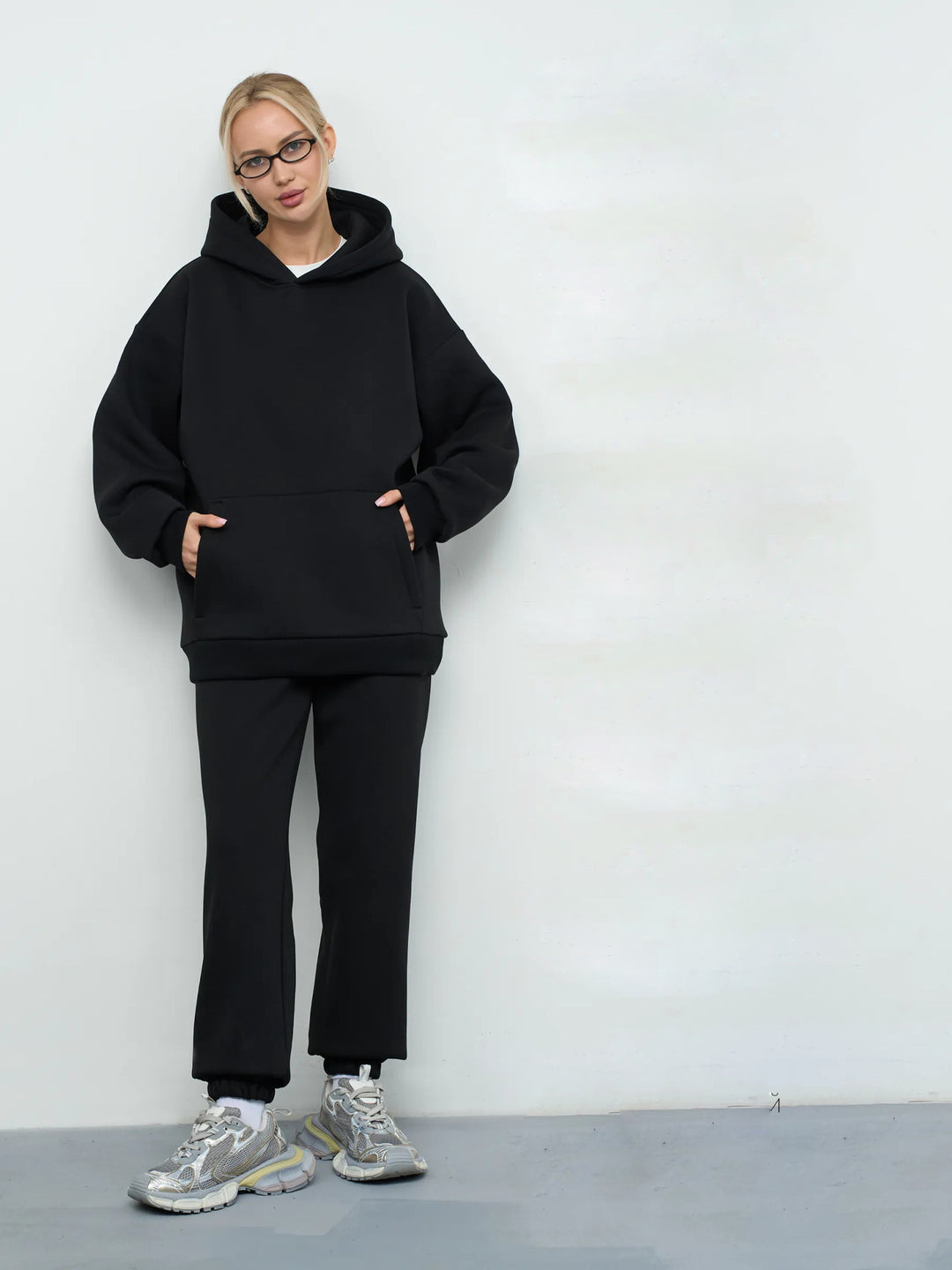 Damens Oversized Hoodie och Bekväma Joggingbyxor i Modern Design-Eva Jonsson