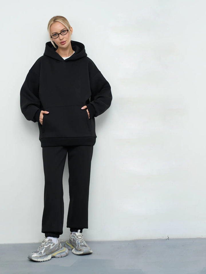 Damens Oversized Hoodie och Bekväma Joggingbyxor i Modern Design-Eva Jonsson