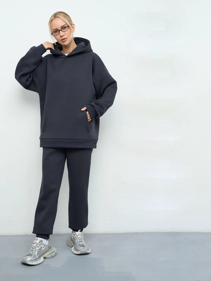 Damens Oversized Hoodie och Bekväma Joggingbyxor i Modern Design-Eva Jonsson