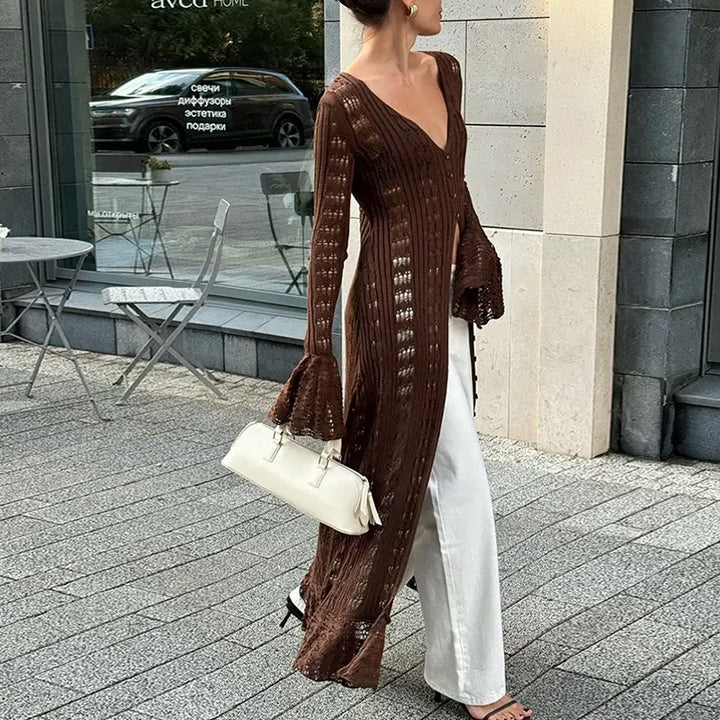 Damens Strickmaxikleid mit nostalgischem Lochmuster und elegantem V-Ausschnitt Mirla-Eva Jonsson