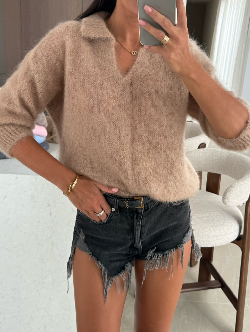 Damens Weicher V-Pullover mit modischem Kragen und komfortablem Schnitt Mirla-Eva Jonsson