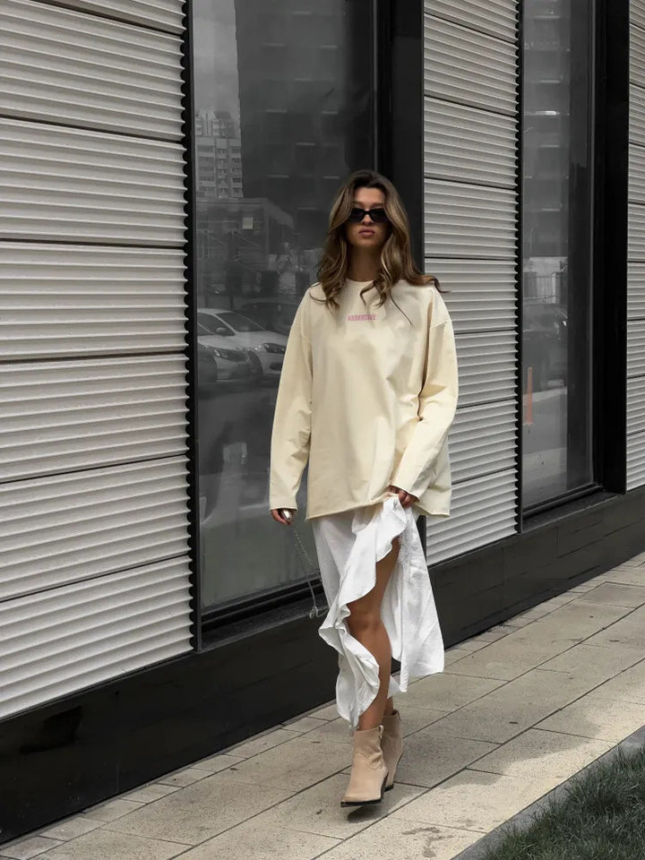 Damens avslappnad sweatshirt med modern text och oversize-snitt Mirla-Eva Jonsson