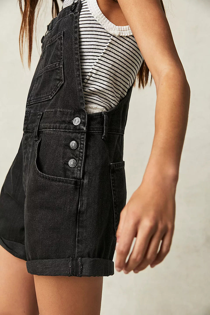 Damens avslappnade denim hängshorts med funktionella fickor och justerbara remmar Mirla-Eva Jonsson