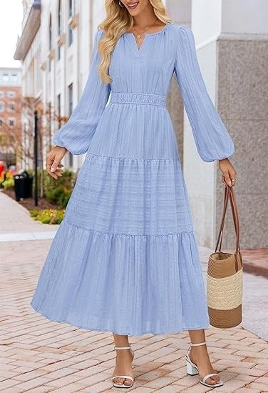 Damens avslappnade maxiklänning med ruffles detaljer och djup V-ringning Mirla-Eva Jonsson