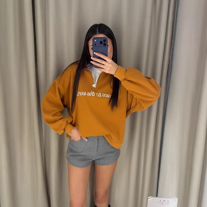 Damens avslappnade sweatshirt med hög krage och inspirerande text Mirla-Eva Jonsson