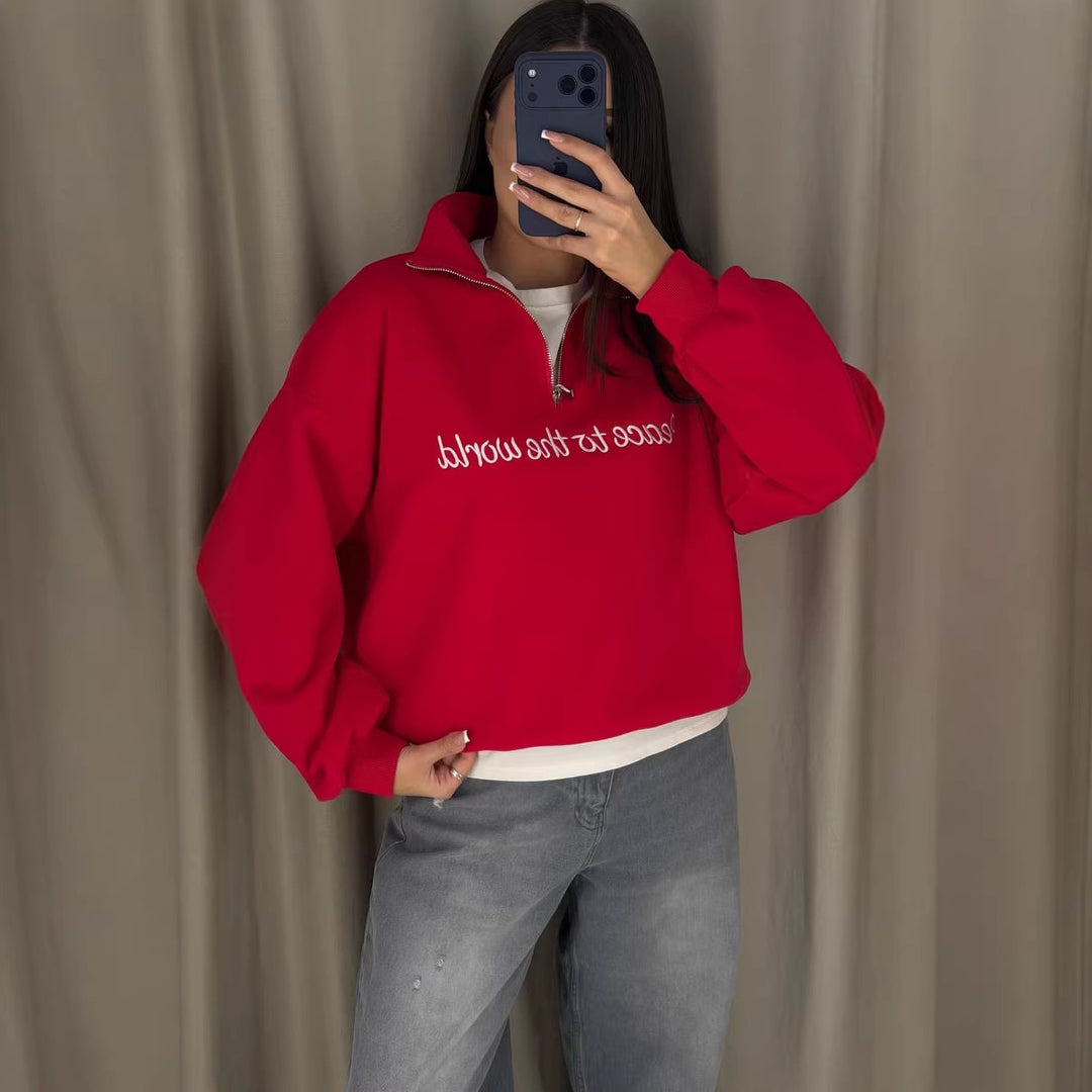 Damens avslappnade sweatshirt med hög krage och inspirerande text Mirla-Eva Jonsson