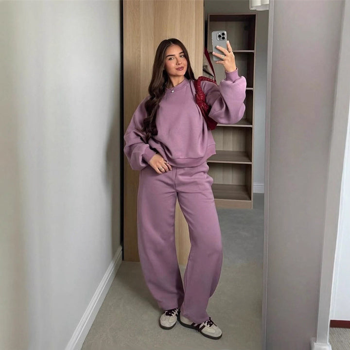 Damens avslappnade sweatshirt och joggingset med kort topp och vida ben Mirla-Eva Jonsson