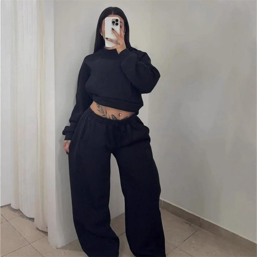 Damens avslappnade sweatshirt och joggingset med kort topp och vida ben Mirla-Eva Jonsson