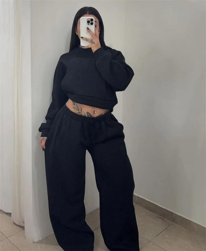 Damens avslappnade sweatshirt och joggingset med kort topp och vida ben Mirla-Eva Jonsson