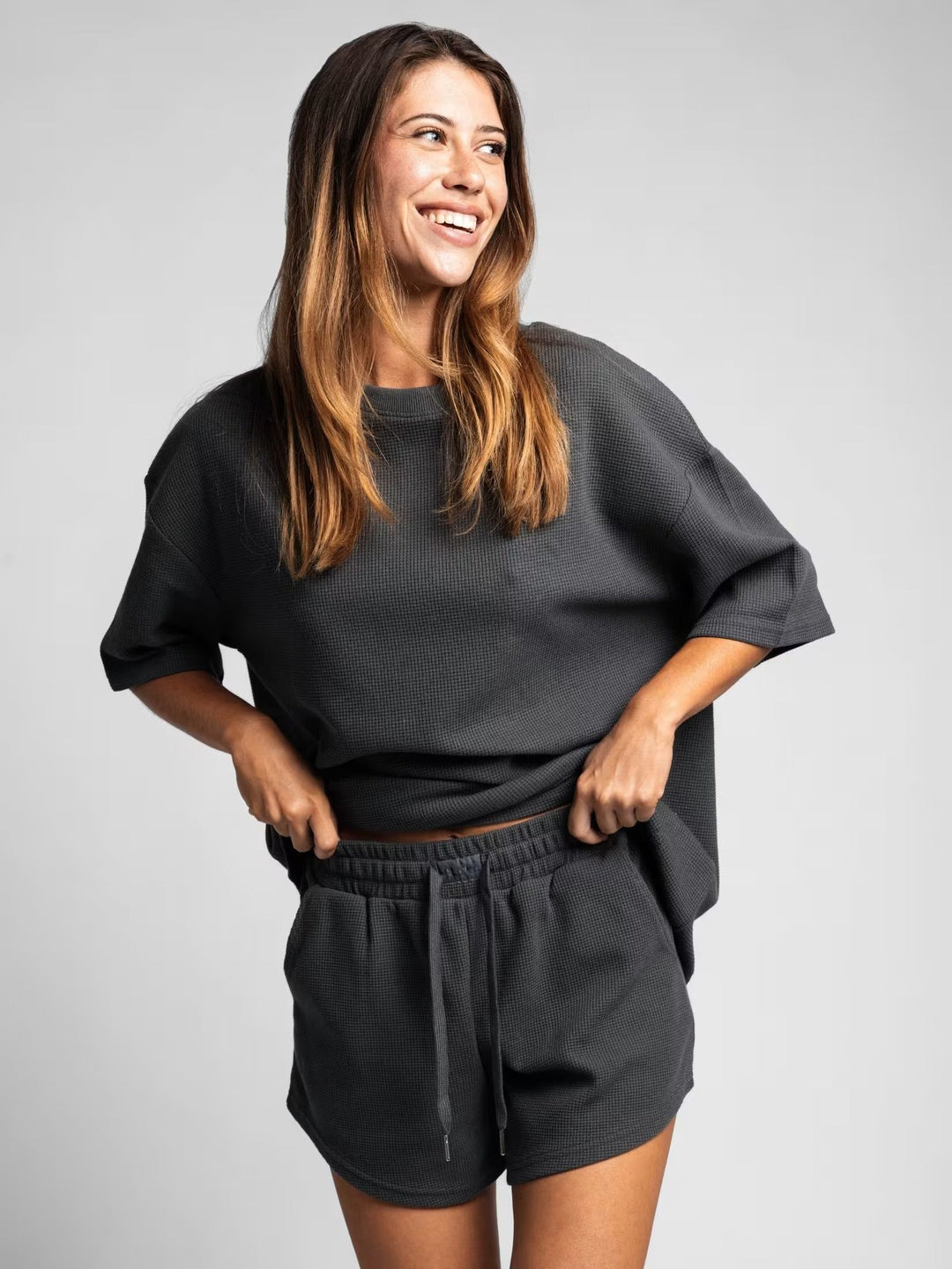 Damens avslappnade topp och shorts set i mjuk våffeltyg Mirla-Eva Jonsson