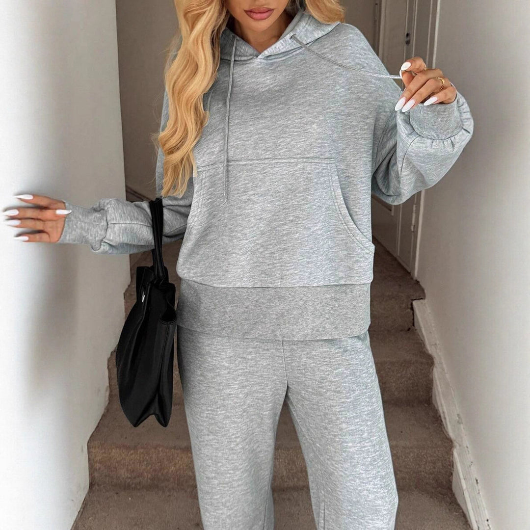 Damens avslappnat hoodie-set med loose fit och praktiska fickor Mirla-Eva Jonsson