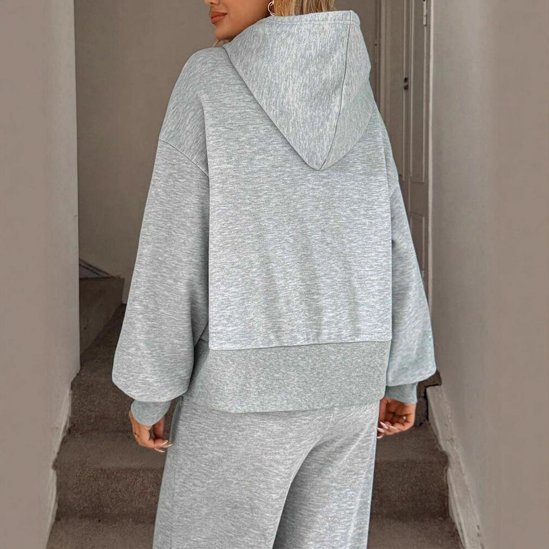 Damens avslappnat hoodie-set med loose fit och praktiska fickor Mirla-Eva Jonsson