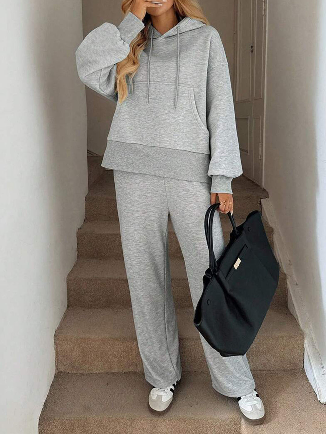 Damens avslappnat hoodie-set med loose fit och praktiska fickor Mirla-Eva Jonsson