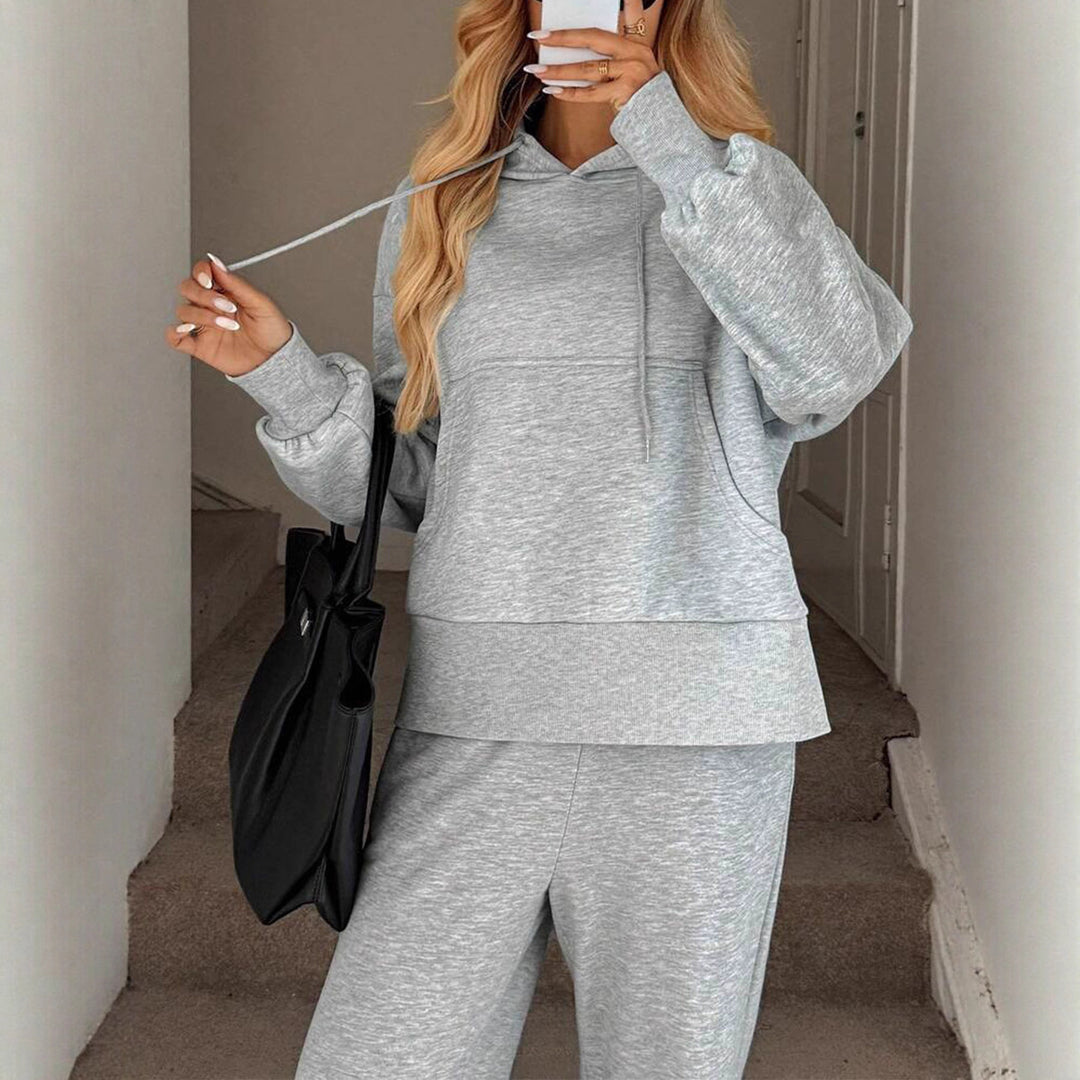 Damens avslappnat hoodie-set med loose fit och praktiska fickor Mirla-Eva Jonsson