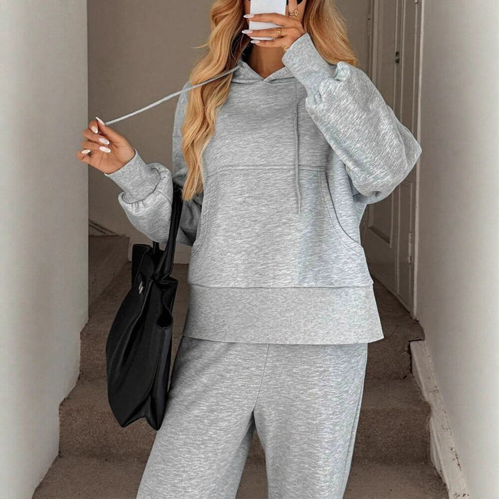 Damens avslappnat hoodie-set med loose fit och praktiska fickor Mirla-Eva Jonsson