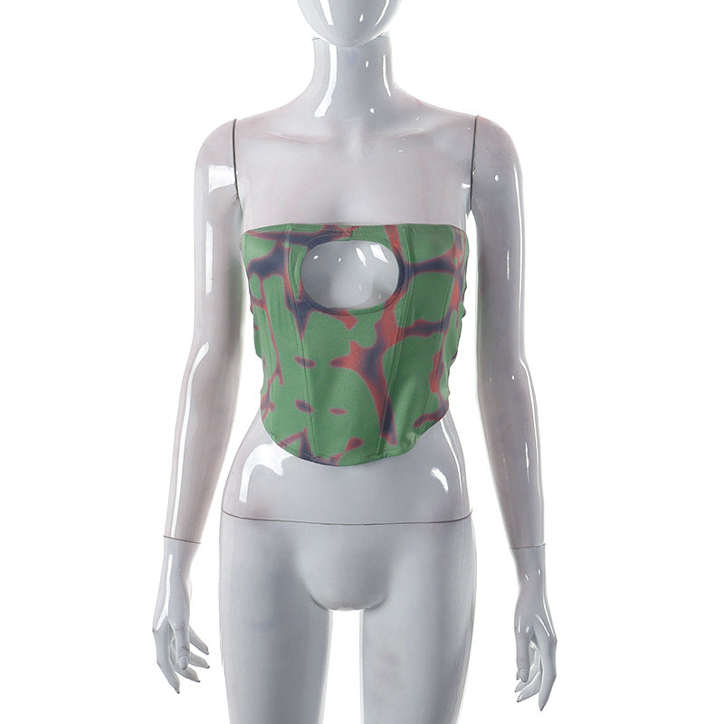 Damens bandeau topp med kreativ cut-out och modernt rutmönster Mirla-Eva Jonsson