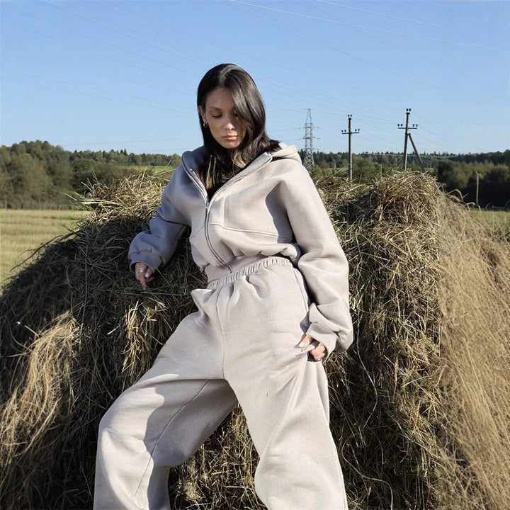 Damens bekväma fritidsjacka och avslappnade joggingbyxor Mirla-Eva Jonsson