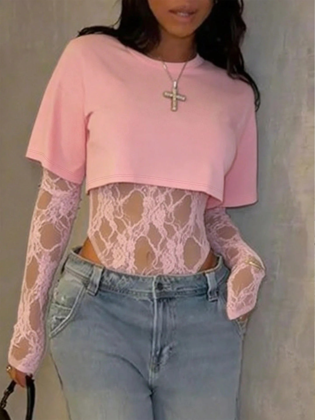 Damens bodyshirt med transparenta spetsärmar och avslappnad passform Mirla-Eva Jonsson
