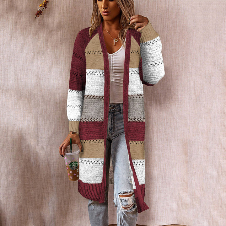 Damens cardigan med unik färgblockdesign och fina virkade mönster Mirla-Eva Jonsson
