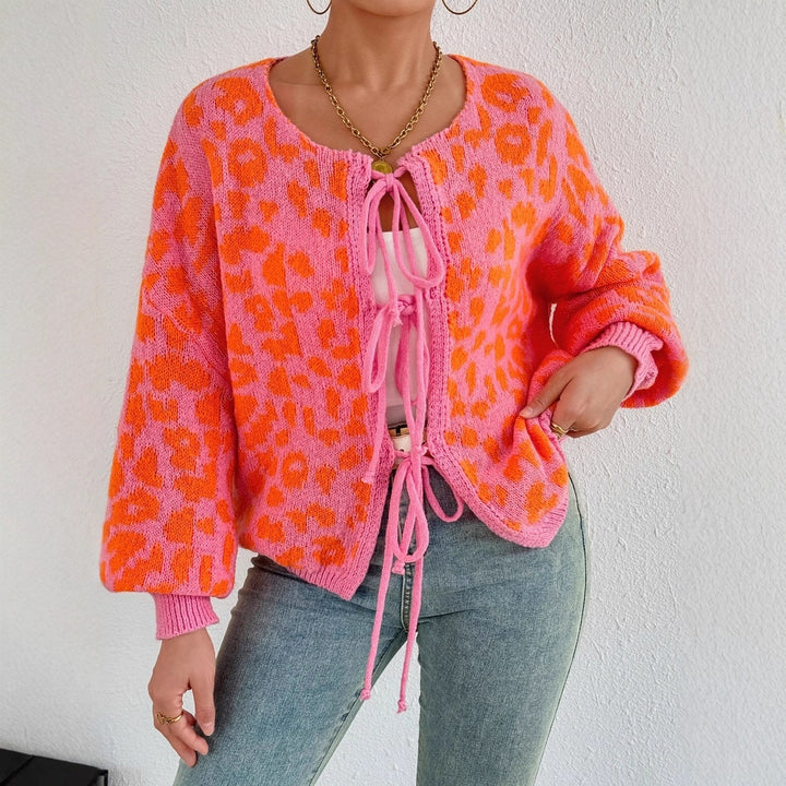 Damens cardigan med unikt leopardmönster och justerbar dragsko Mirla-Eva Jonsson