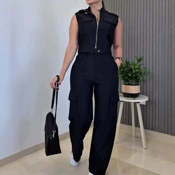 Damens cargo jumpsuit med kort topp och praktiska fickor Mirla-Eva Jonsson